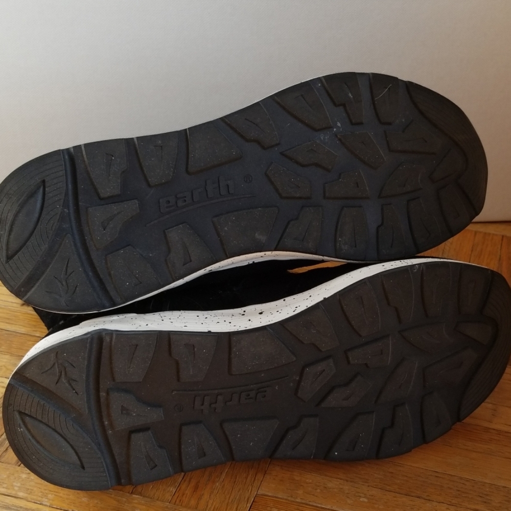 ❄ Earth Black Suede Faux Fur Roamer Boots - Picture 8 of 8